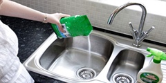 روش های تمیز کردن سینک ظرفشویی