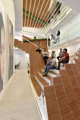 طراحی داخلی دفتر مرکزی "آپارات" در تهران